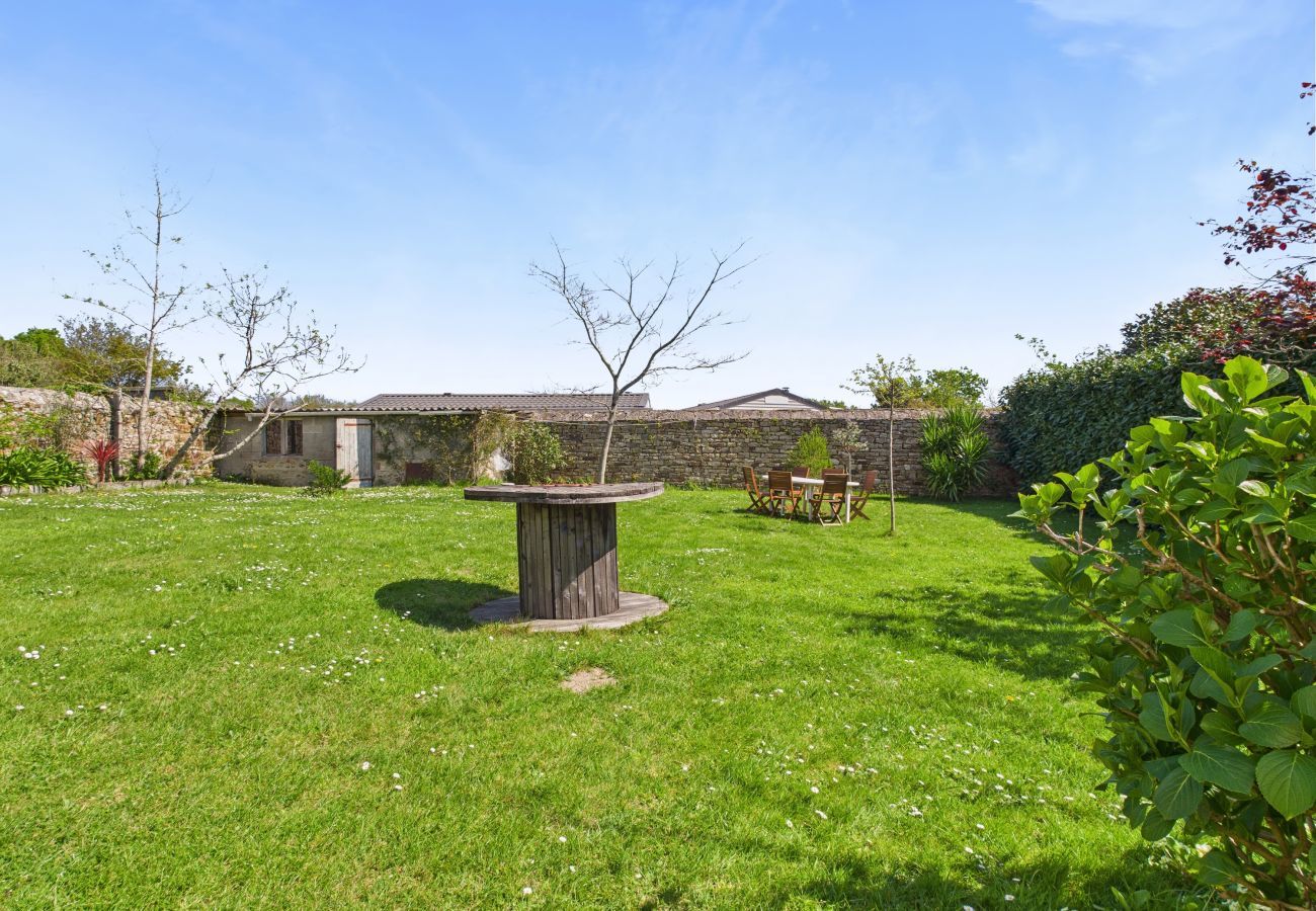 Ferienhaus in Fouesnant - Haus mit Garten für 4 Erwachsene und 2 Kinder