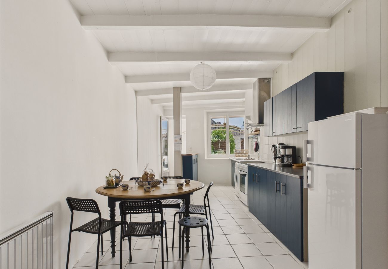 Ferienhaus in Le Bois-Plage-en-Ré - 800m vom Strand entfernt, Haus für 6 in Bois-Plage