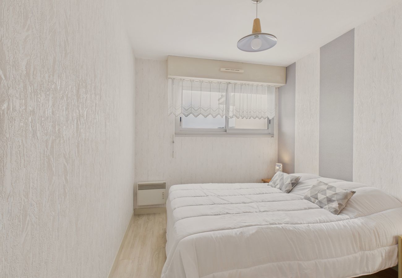 Ferienwohnung in Erquy - Meerblick – 25 m zum Strand, für 4 Pers 