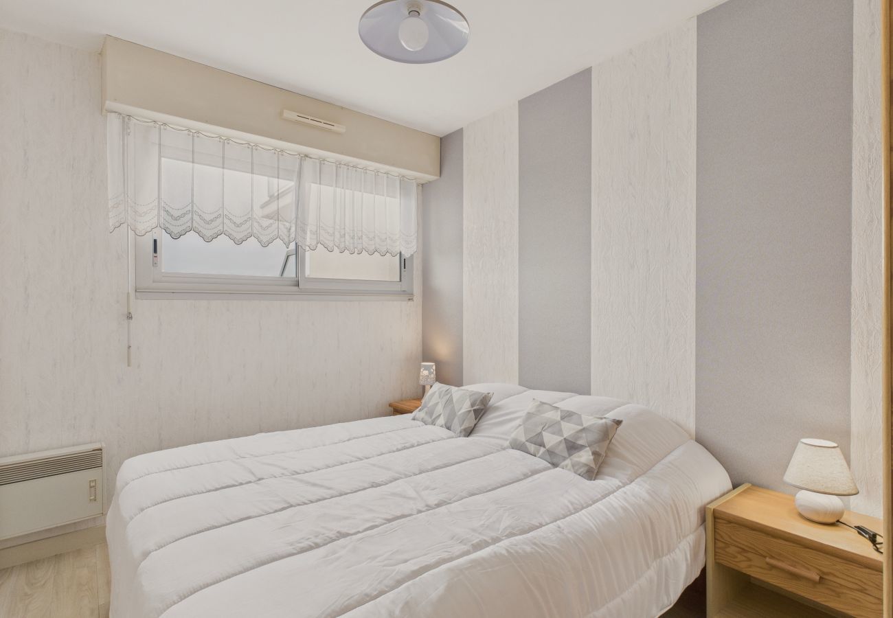 Ferienwohnung in Erquy - Meerblick – 25 m zum Strand, für 4 Pers 