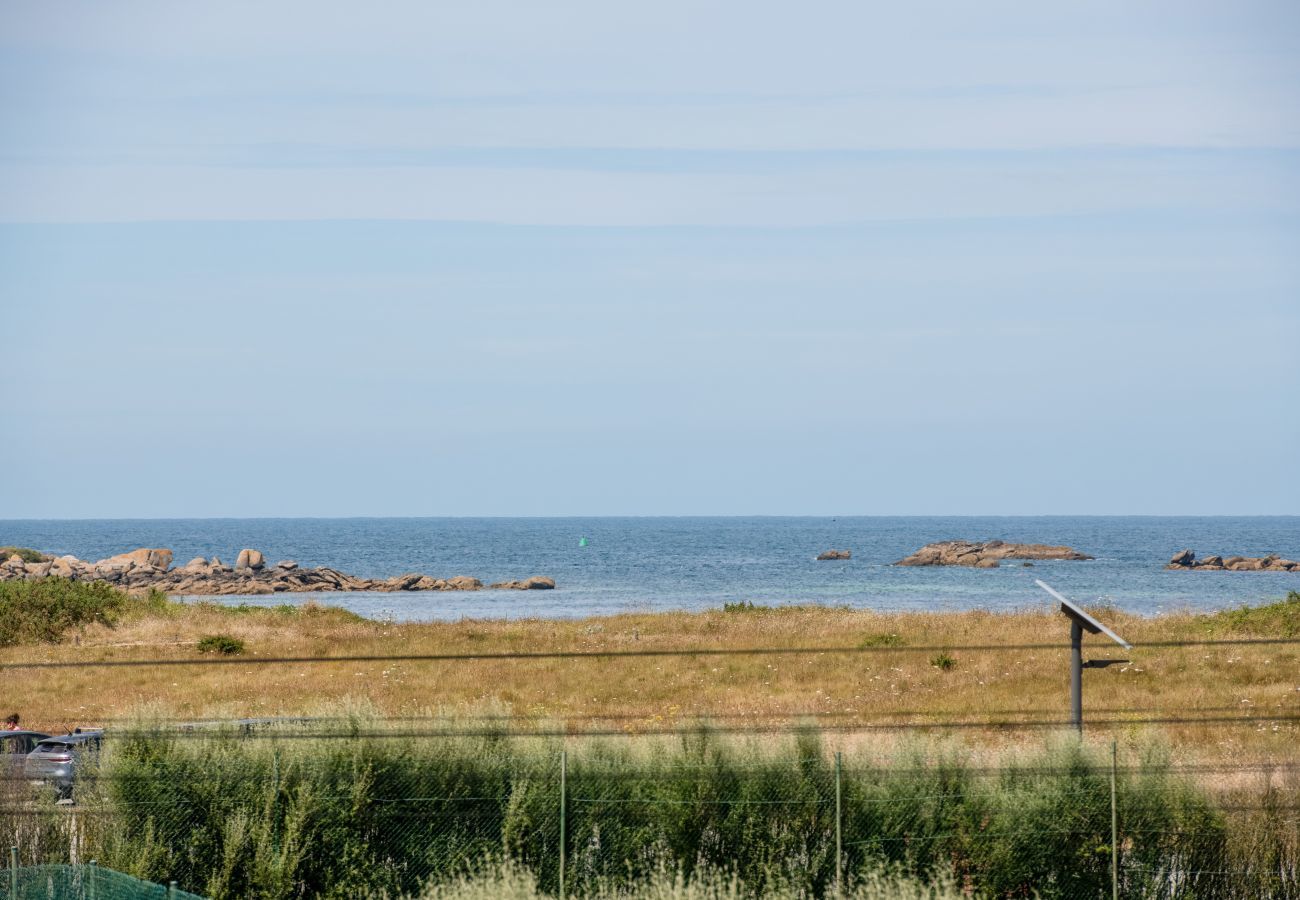 Ferienwohnung in Plounéour-Trez - Meerblick – 100 m vom Strand – 4 Erwachsene, 1 Kind