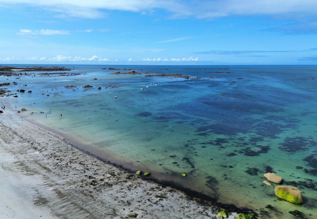 Ferienwohnung in Plounéour-Trez - Meerblick – 100 m vom Strand – 4 Erwachsene, 1 Kind