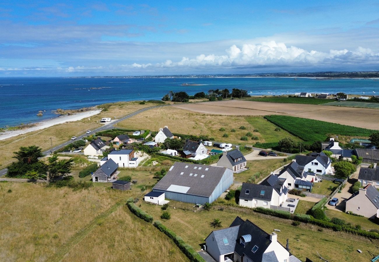 Ferienwohnung in Plounéour-Trez - Meerblick – 100 m vom Strand – 4 Erwachsene, 1 Kind