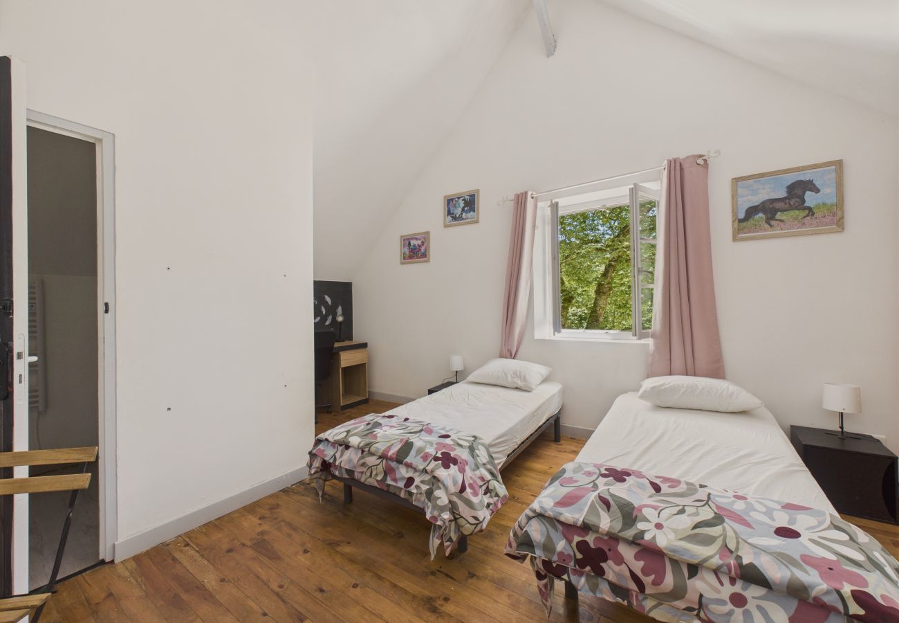 Ferienhaus in Carlux - Pool und großer Garten für 6