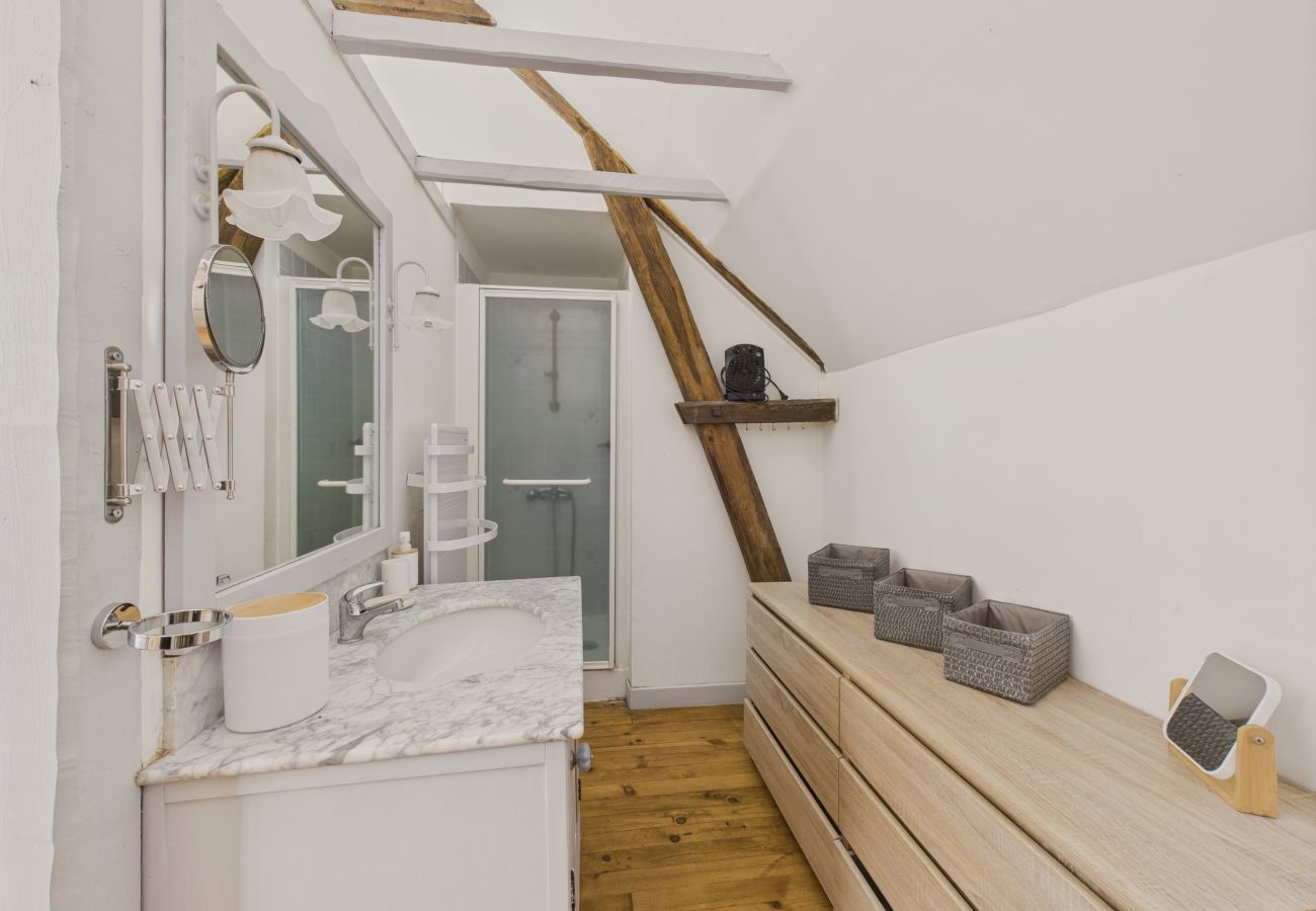 Ferienhaus in Carlux - Pool und großer Garten für 6