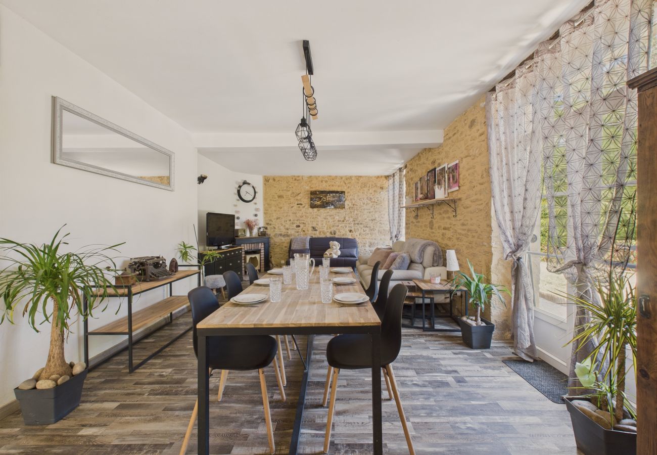 Ferienhaus in Carlux - Pool und großer Garten für 6