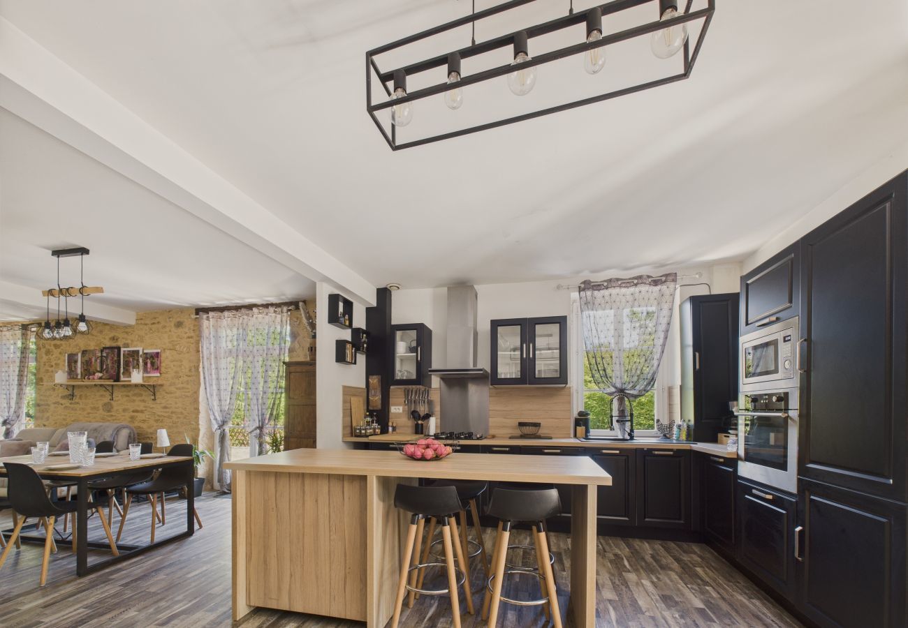 Ferienhaus in Carlux - Pool und großer Garten für 6