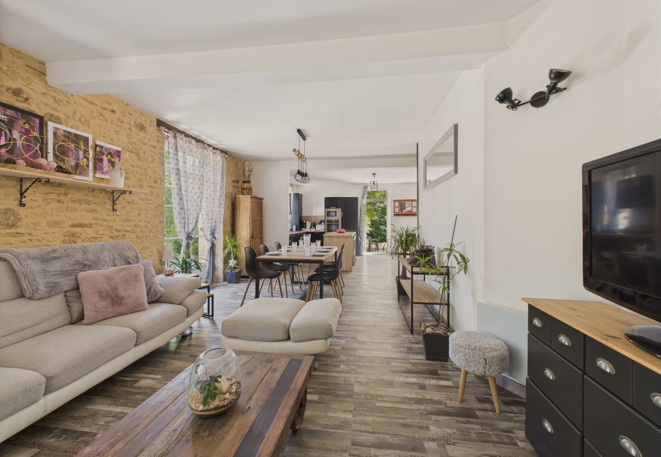 Ferienhaus in Carlux - Pool und großer Garten für 6