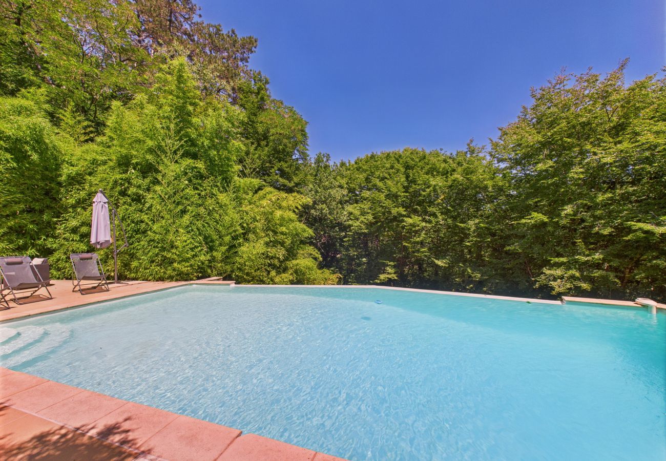 Ferienhaus in Carlux - Pool und großer Garten für 6
