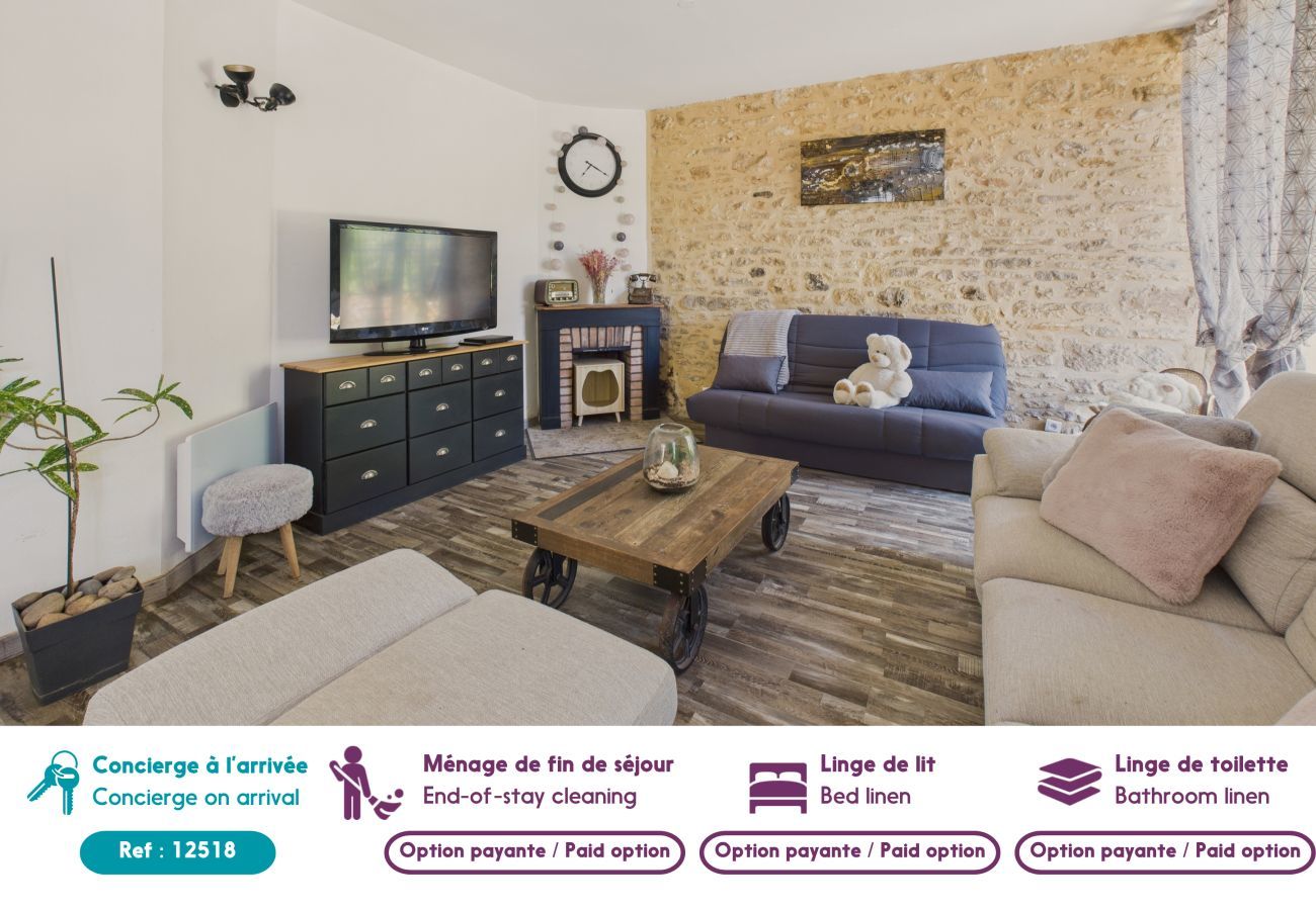 Ferienhaus in Carlux - Pool und großer Garten für 6