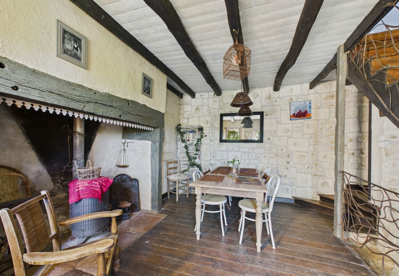 Ferienhaus in Saint-Léon-sur-Vézère - Schönes Haus mit Pool und Garten in ruhiger Lage