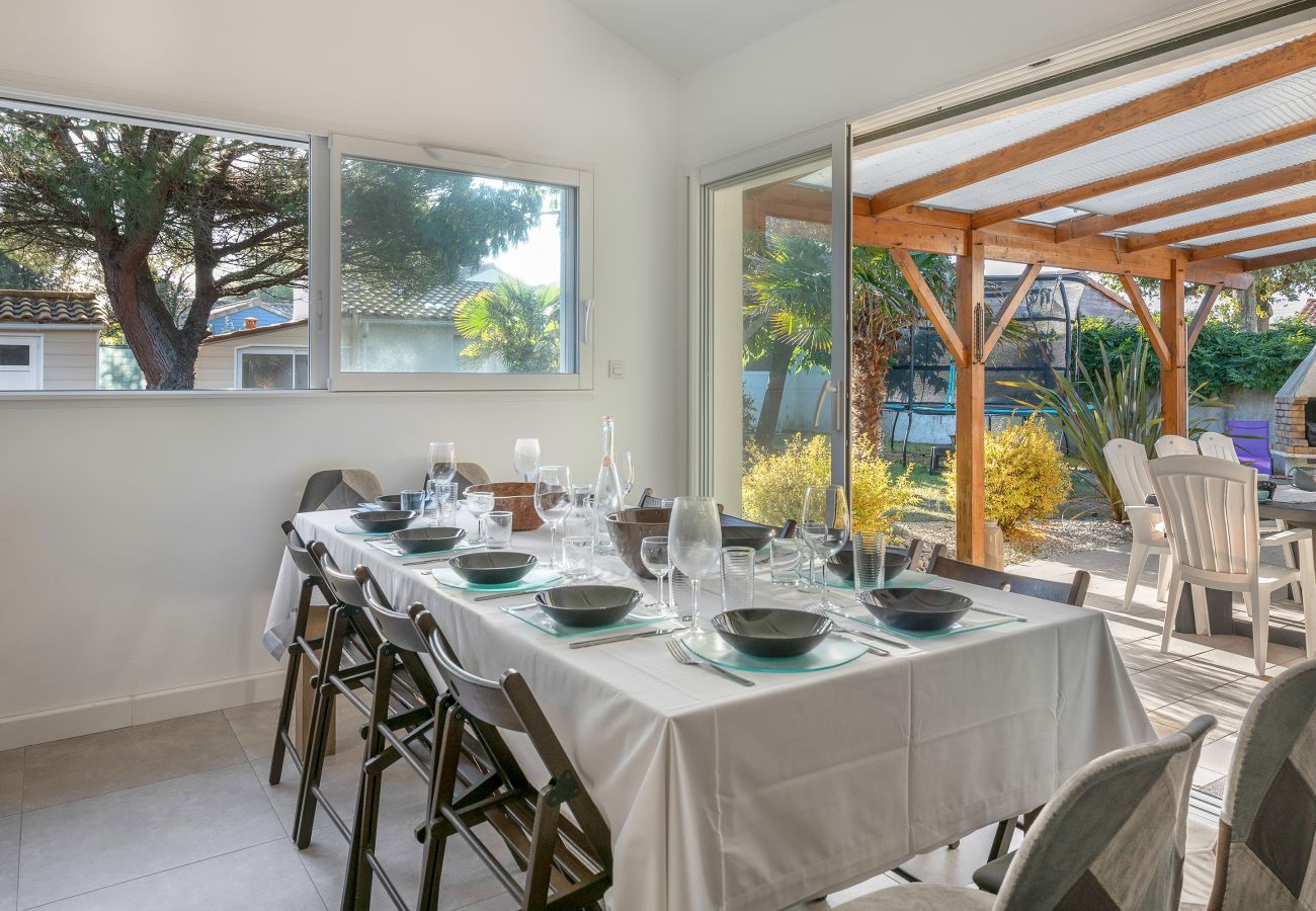 Ferienhaus in La Plaine-sur-Mer - Whirlpool, Strand 500m, 10 Erwachsene, 1 Kind