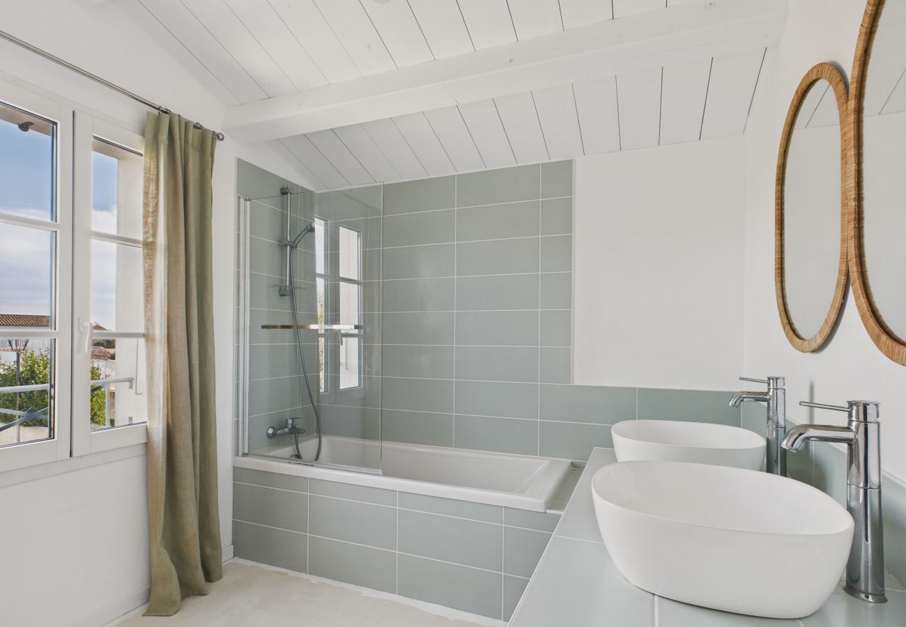 Ferienhaus in Saint-Clément-des-Baleines - 400m vom Strand, Garten, Haus für 8 Personen