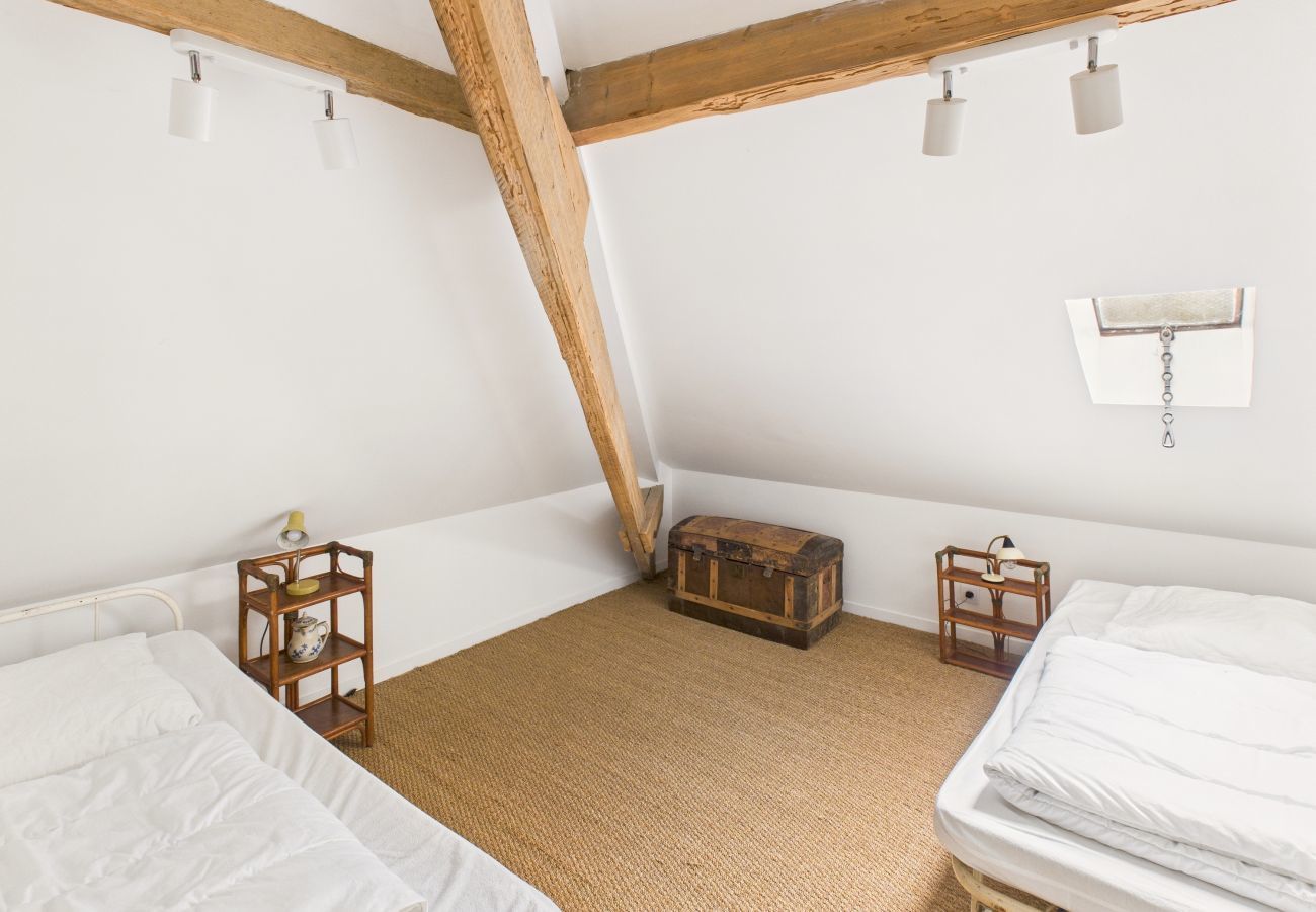 Ferienhaus in Saint-Léon-sur-Vézère - Großes Herrenhaus mit Terrasse und Pool für 10