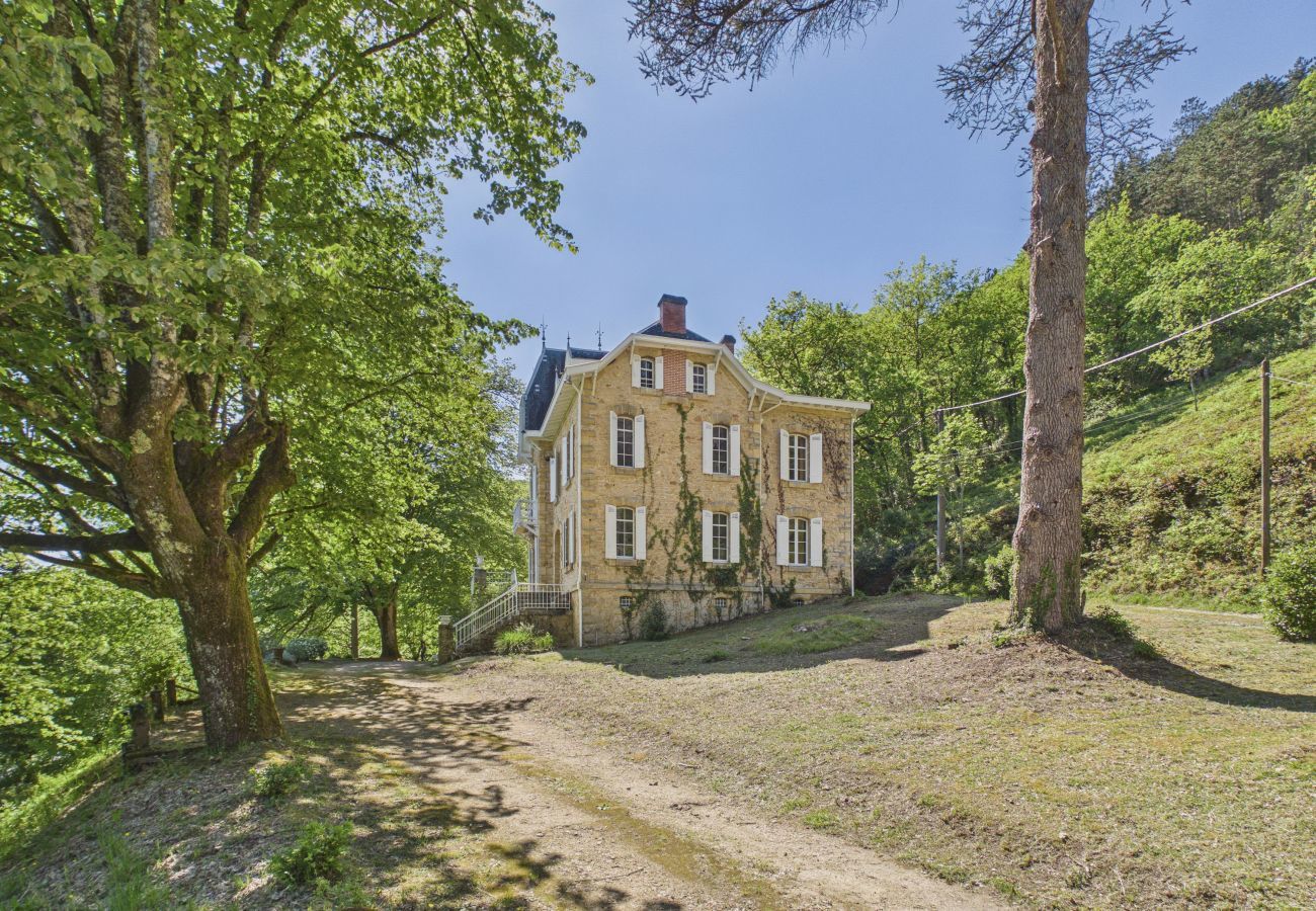 Ferienhaus in Saint-Léon-sur-Vézère - Großes Herrenhaus mit Terrasse und Pool für 10