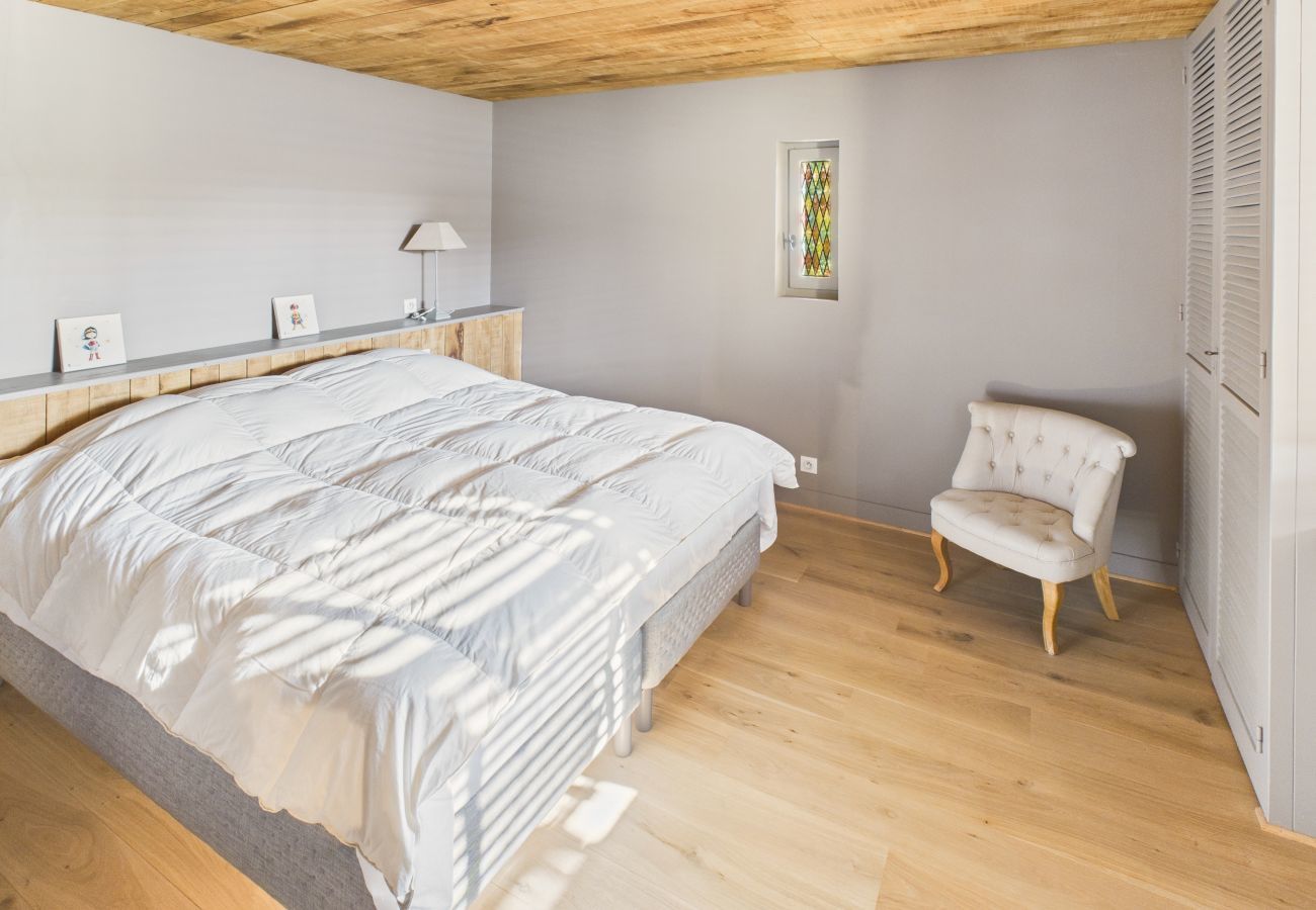 Ferienhaus in Les Eyzies-de-Tayac-Sireuil - Talblick – Haus für 10 – Pool