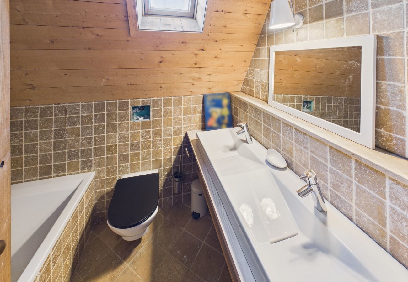 Ferienhaus in Les Eyzies-de-Tayac-Sireuil - Talblick – Haus für 10 – Pool