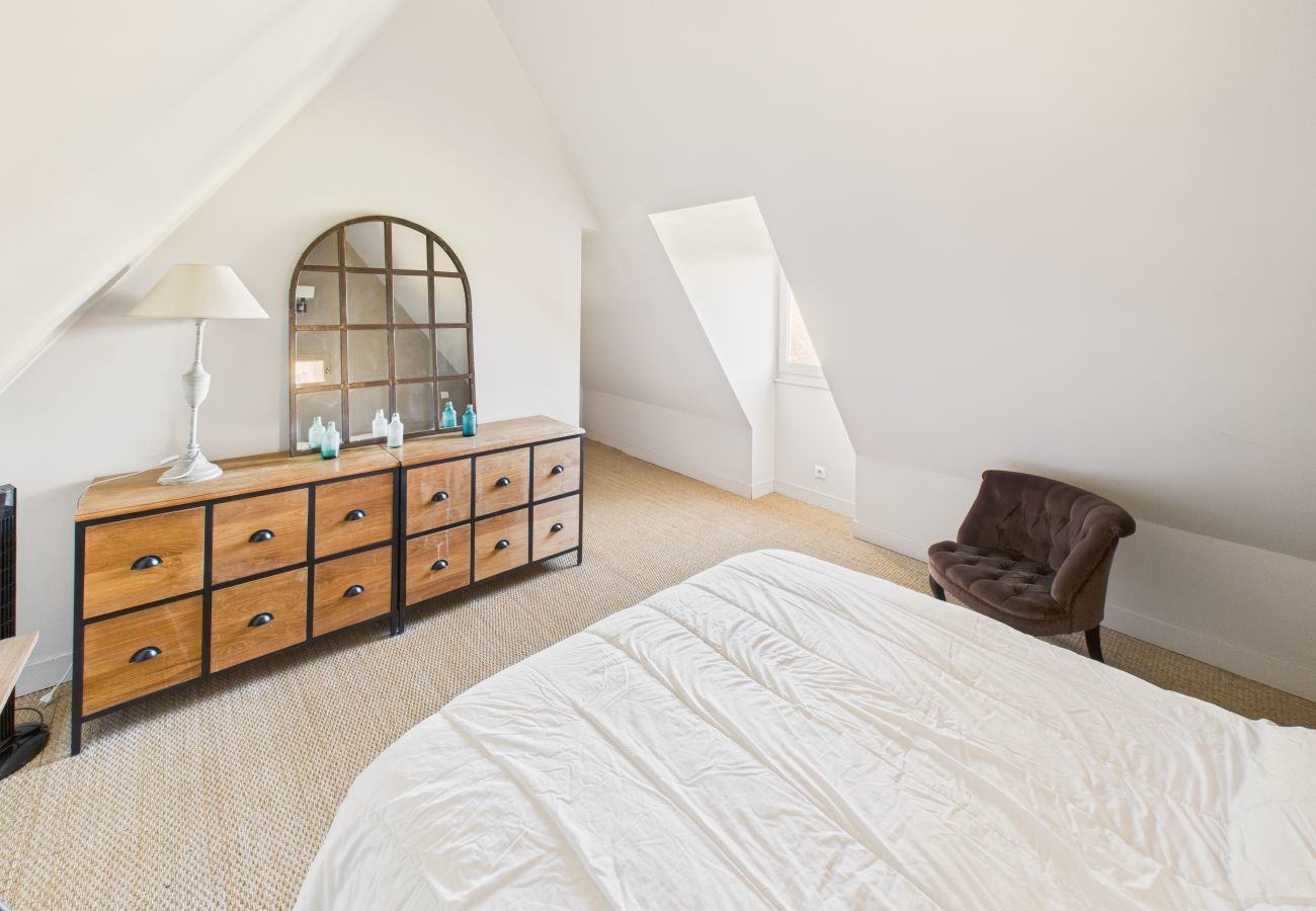 Ferienhaus in Les Eyzies-de-Tayac-Sireuil - Talblick – Haus für 10 – Pool