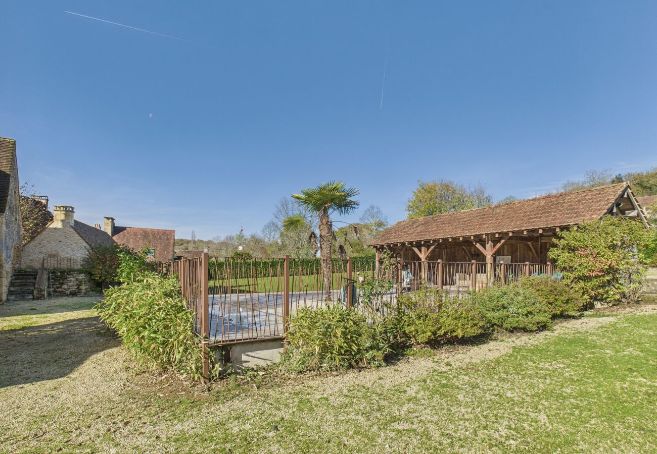Ferienhaus in Les Eyzies-de-Tayac-Sireuil - Talblick – Haus für 10 – Pool