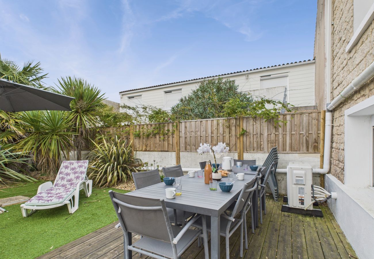 Ferienhaus in La Tranche-sur-Mer - 400m zum Meer - großes Haus für 10, Garten