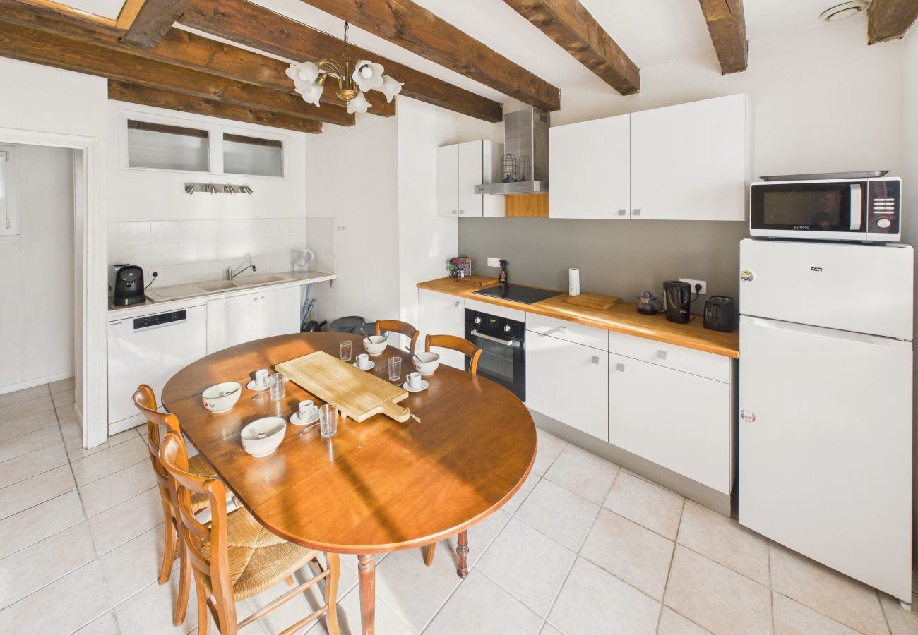 Ferienhaus in Plazac - Haus für 5 – Großer Garten & Terrasse – Whirlpool