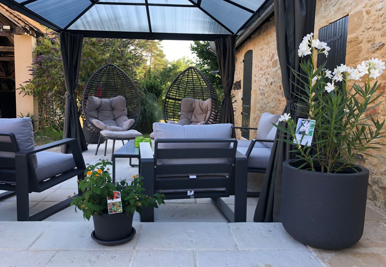 Ferienhaus in Plazac - Haus für 5 – Großer Garten & Terrasse – Whirlpool