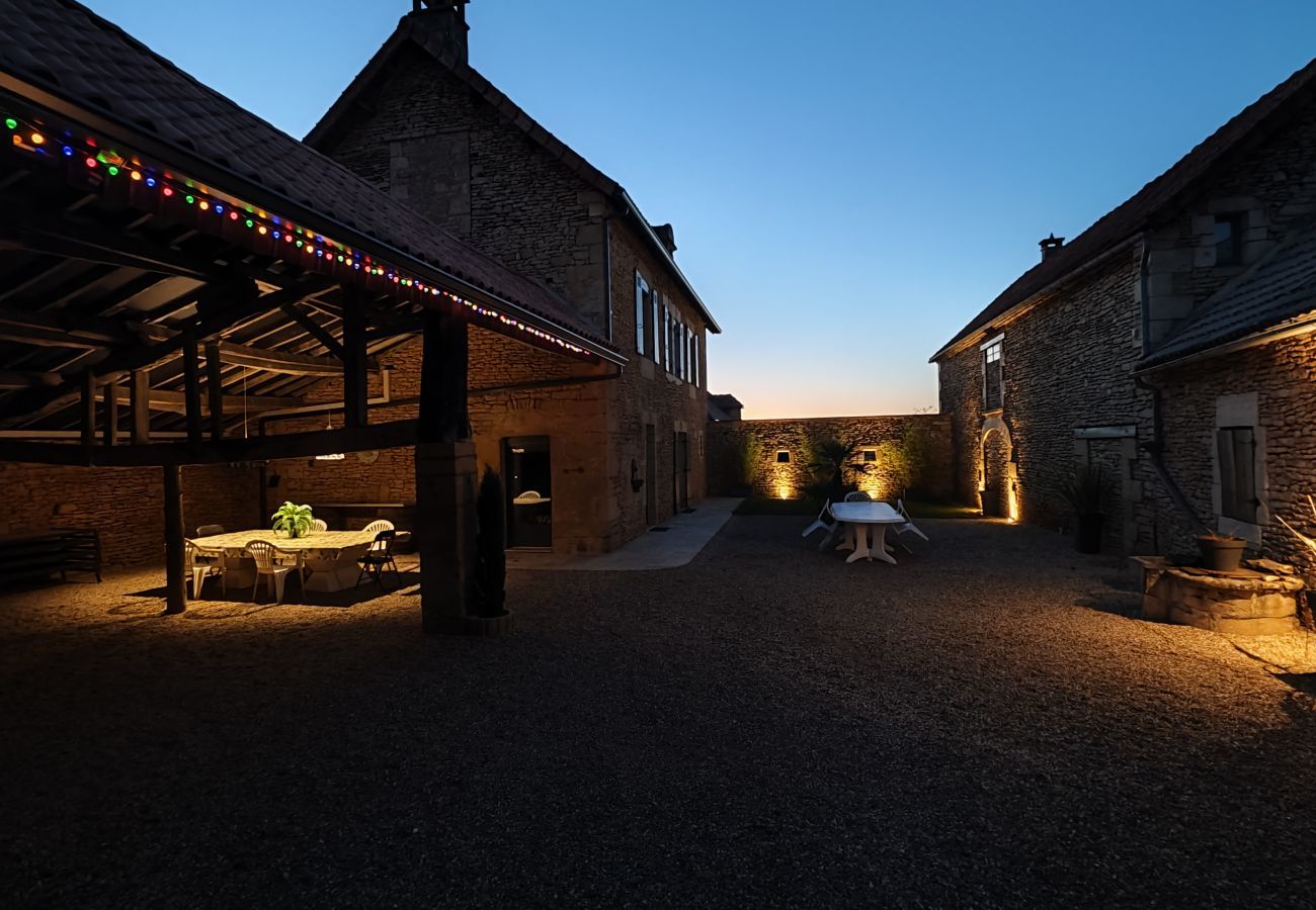 Ferienhaus in Saint-Crépin-et-Carlucet - Gemeinschaftspool – Landhaus auf dem Land für 10
