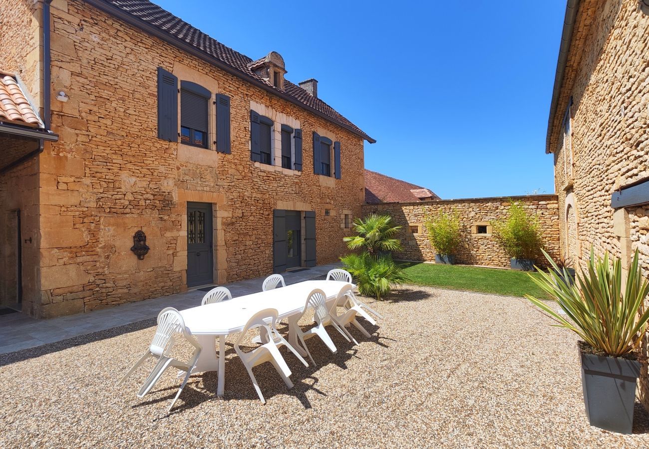 Ferienhaus in Saint-Crépin-et-Carlucet - Gemeinschaftspool – Landhaus auf dem Land für 10