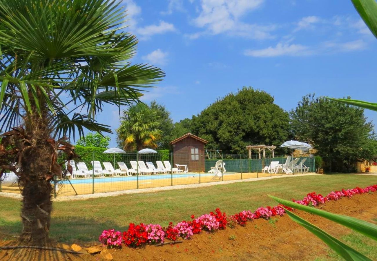 Ferienhaus in Saint-Crépin-et-Carlucet - Gemeinschaftspool – Landhaus auf dem Land für 10