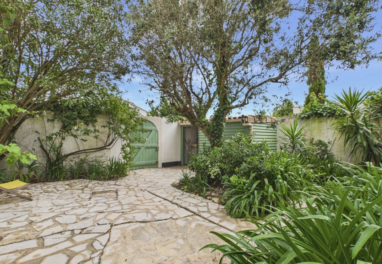 Ferienhaus in Les Portes-en-Ré - 800 m vom Strand entfernt, Haus für 7 mit Garten