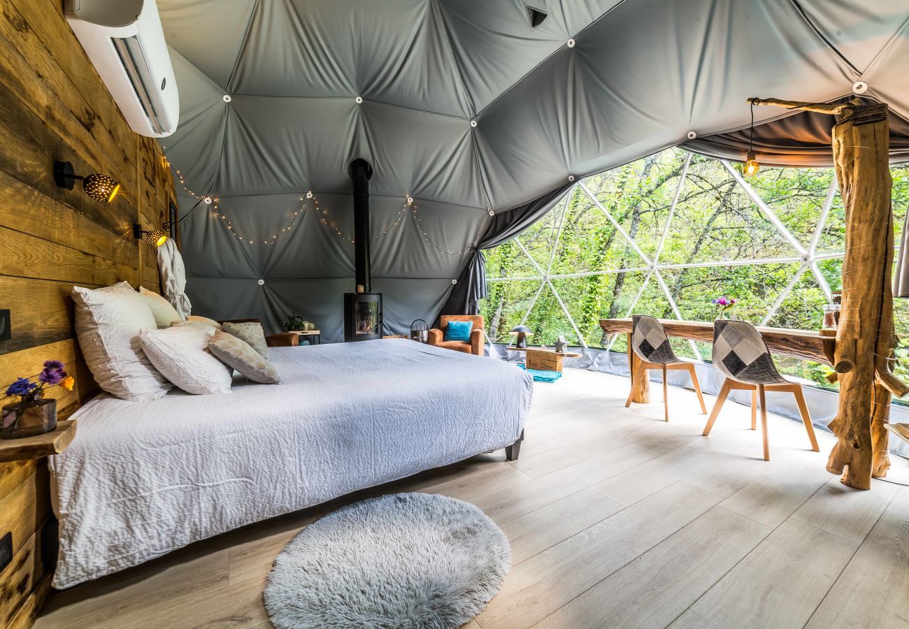 Bungalow in La Dornac - „La Belle Étoile“ – Hochwertige Kuppel – Whirlpool