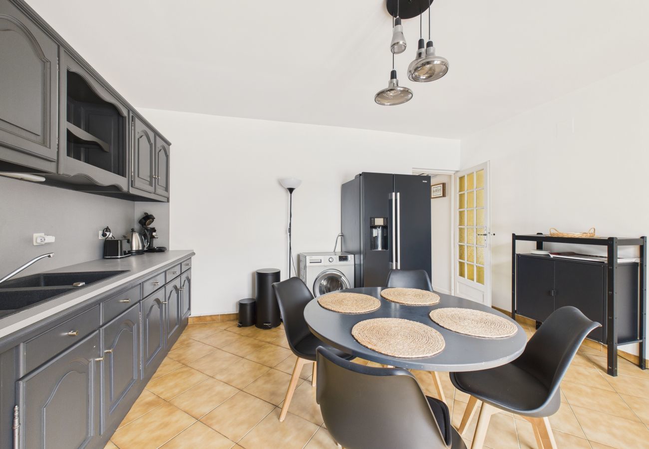 Ferienhaus in Montignac - Pool und Whirlpool – 4 Erwachsene, 4 Kinder