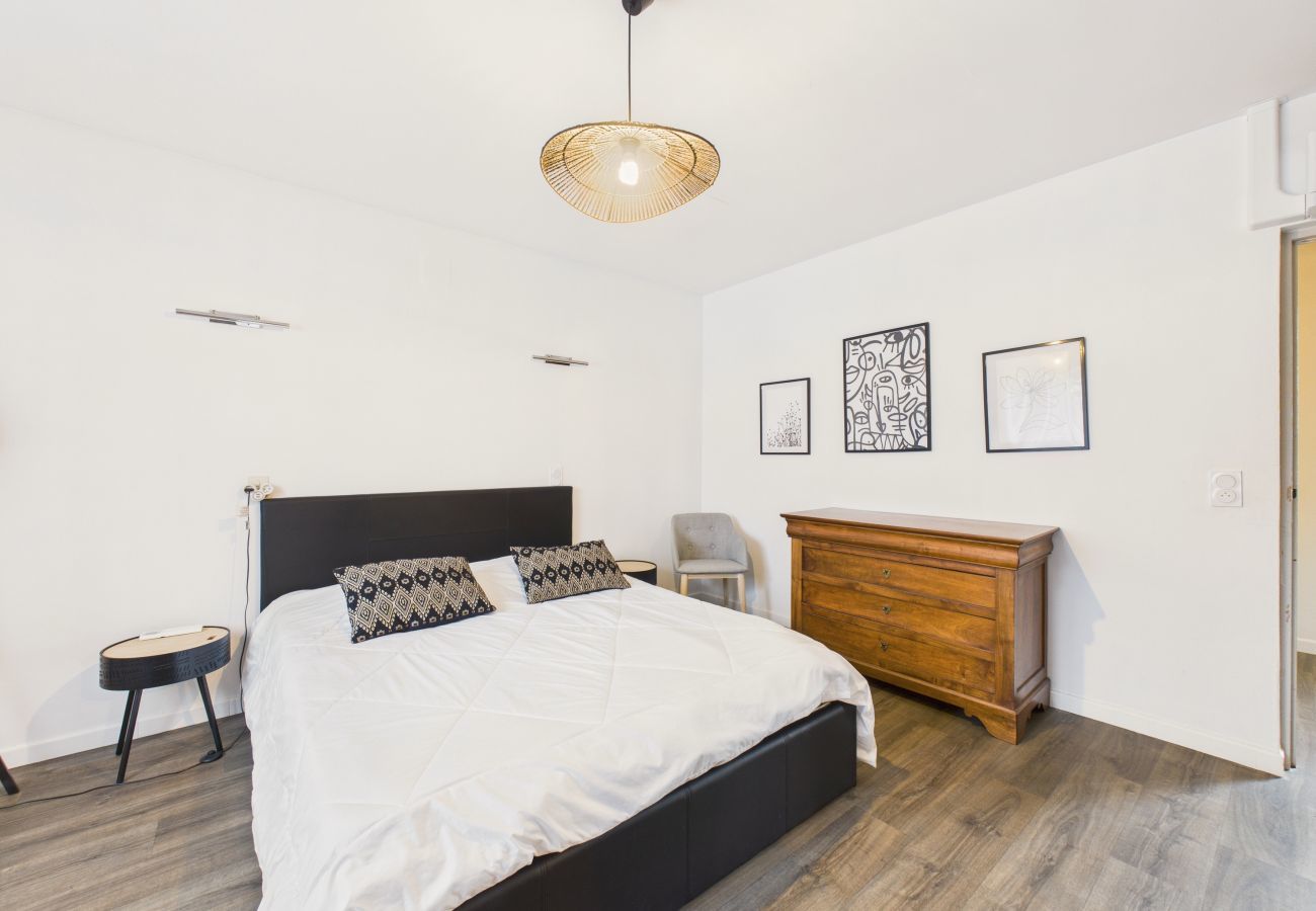 Ferienhaus in Montignac - Pool und Whirlpool – 4 Erwachsene, 4 Kinder