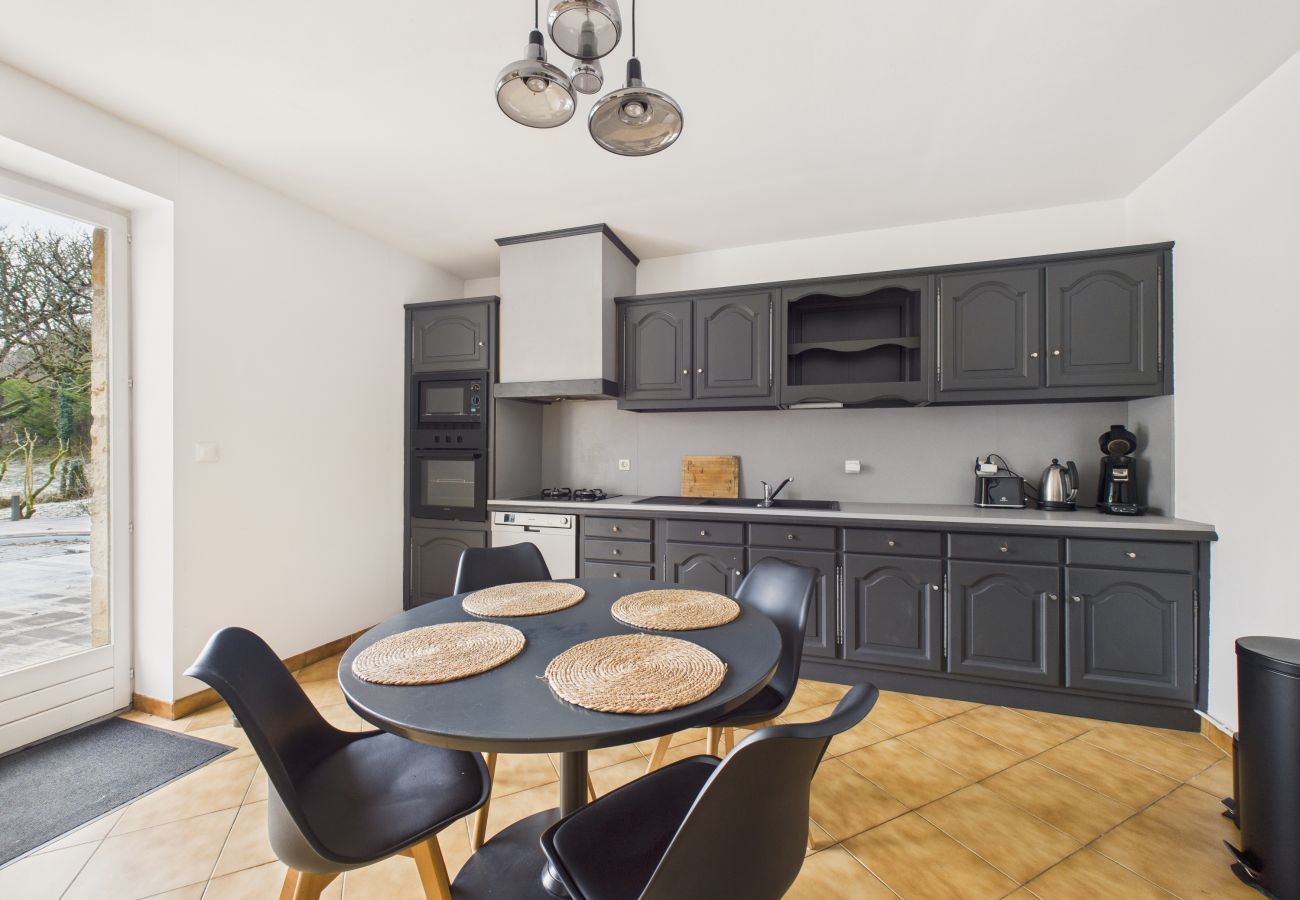 Ferienhaus in Montignac - Pool und Whirlpool – 4 Erwachsene, 4 Kinder