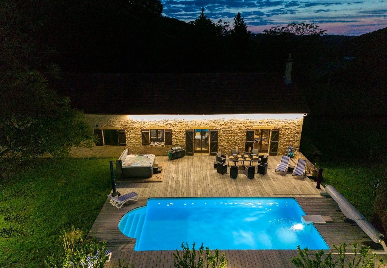 Ferienhaus in Montignac - Pool und Whirlpool – 4 Erwachsene, 4 Kinder