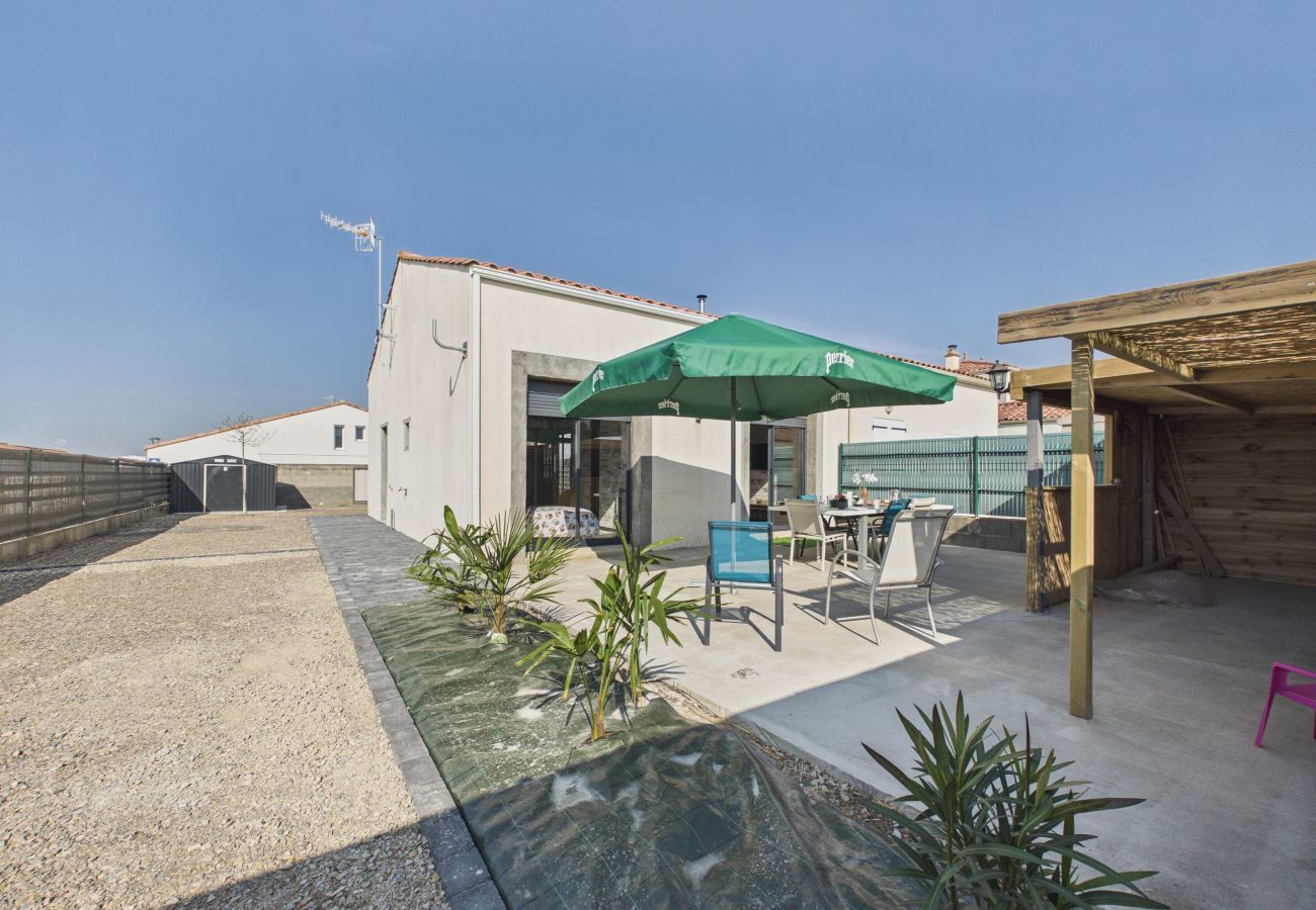 Ferienhaus in Longeville-sur-Mer - Modernes Haus mit Garten für 9