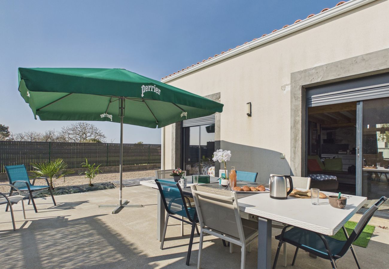 Ferienhaus in Longeville-sur-Mer - Modernes Haus mit Garten für 9