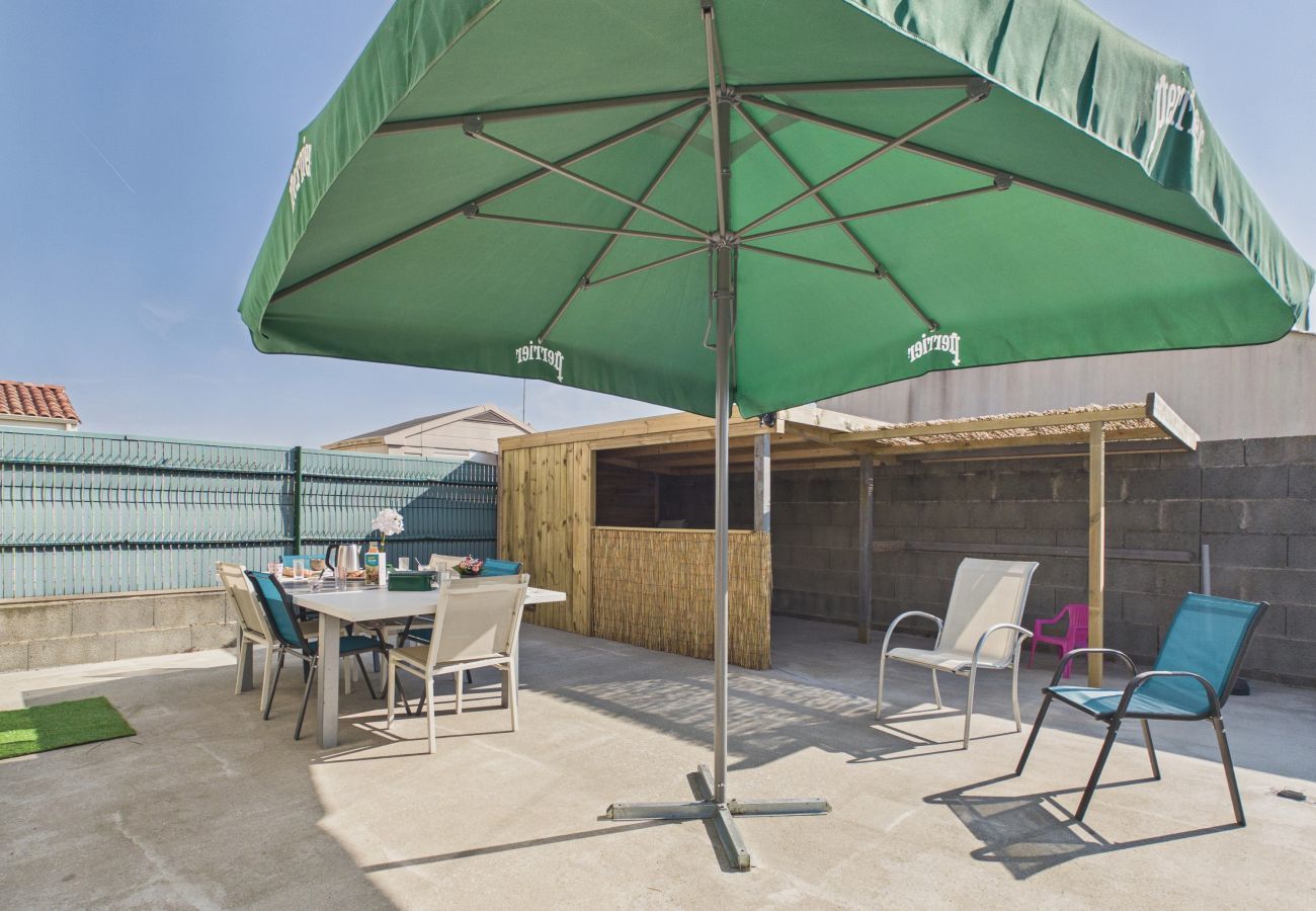 Ferienhaus in Longeville-sur-Mer - Modernes Haus mit Garten für 9