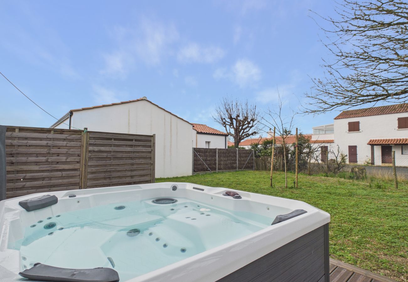 Ferienhaus in Notre-Dame-de-Monts - Komfortables Haus für 6 mit Garten und Whirlpool
