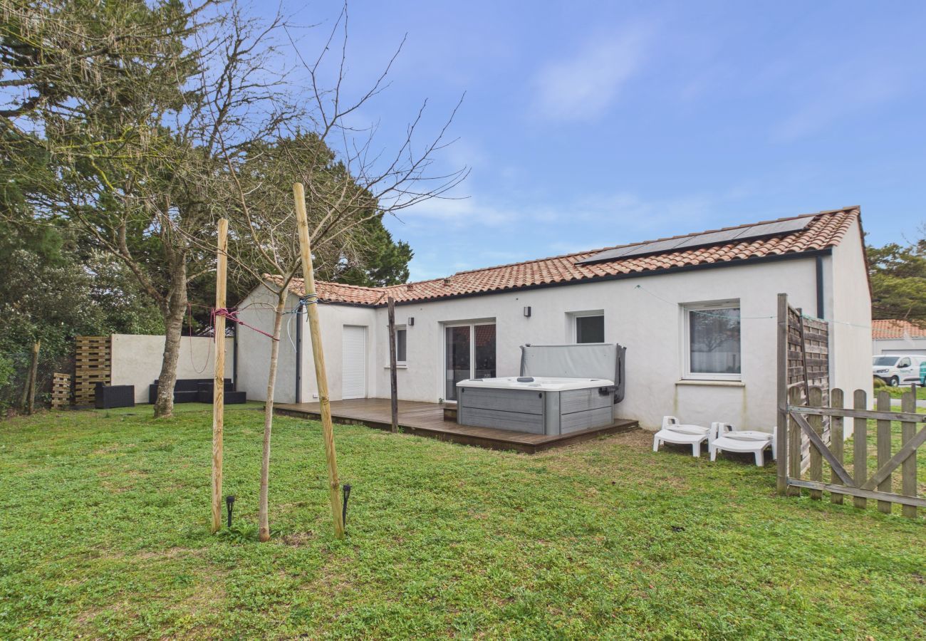 Ferienhaus in Notre-Dame-de-Monts - Komfortables Haus für 6 mit Garten und Whirlpool