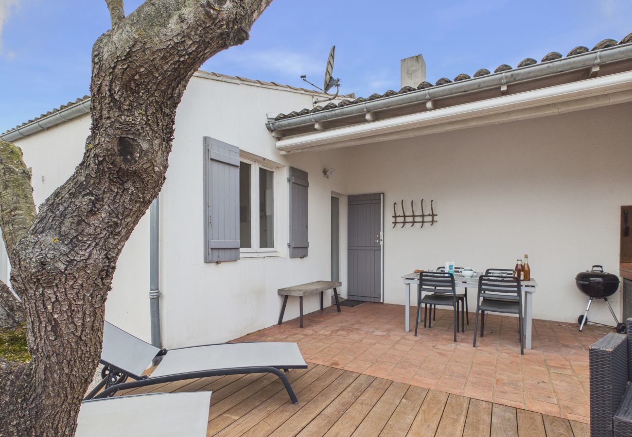 Ferienhaus in Ars-en-Ré - Unterkunft für 8, Garten, der Nähe von Salzwiesen