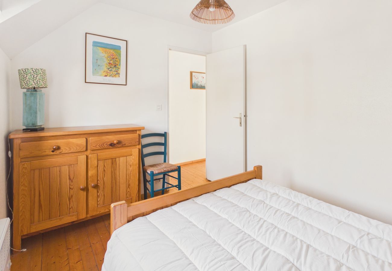 Ferienhaus in Fouesnant - 800 m zum Strand, 2 Erw. & 2 Kinder, Garten