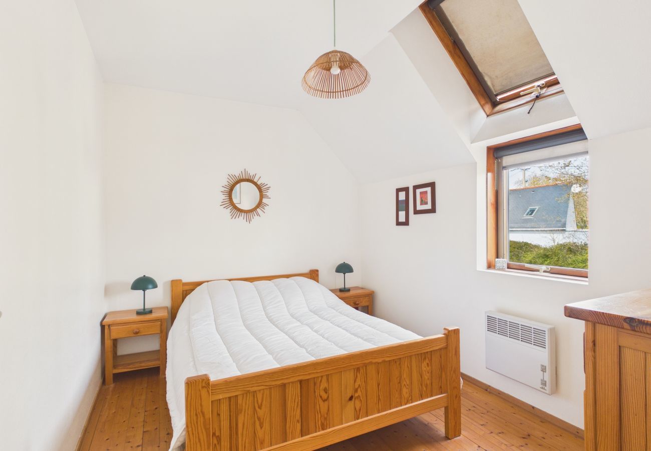 Ferienhaus in Fouesnant - 800 m zum Strand, 2 Erw. & 2 Kinder, Garten