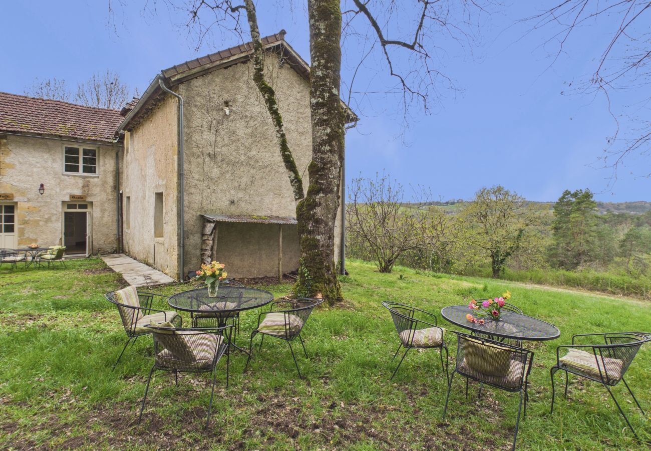 Landhaus in Fanlac - Typisches Ferienhaus für 11 mit Pool & Garten