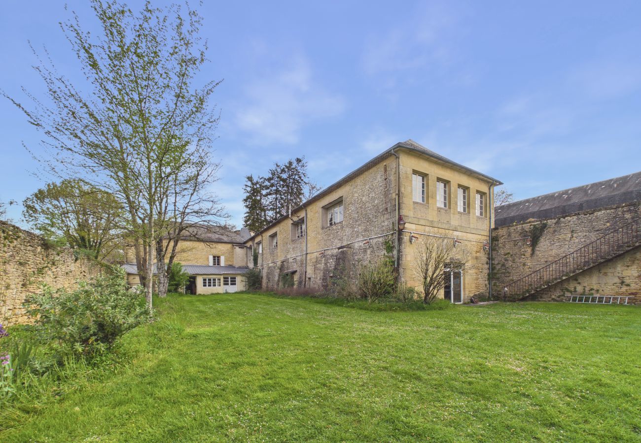 Landhaus in Fanlac - Typisches Ferienhaus für 11 mit Pool & Garten