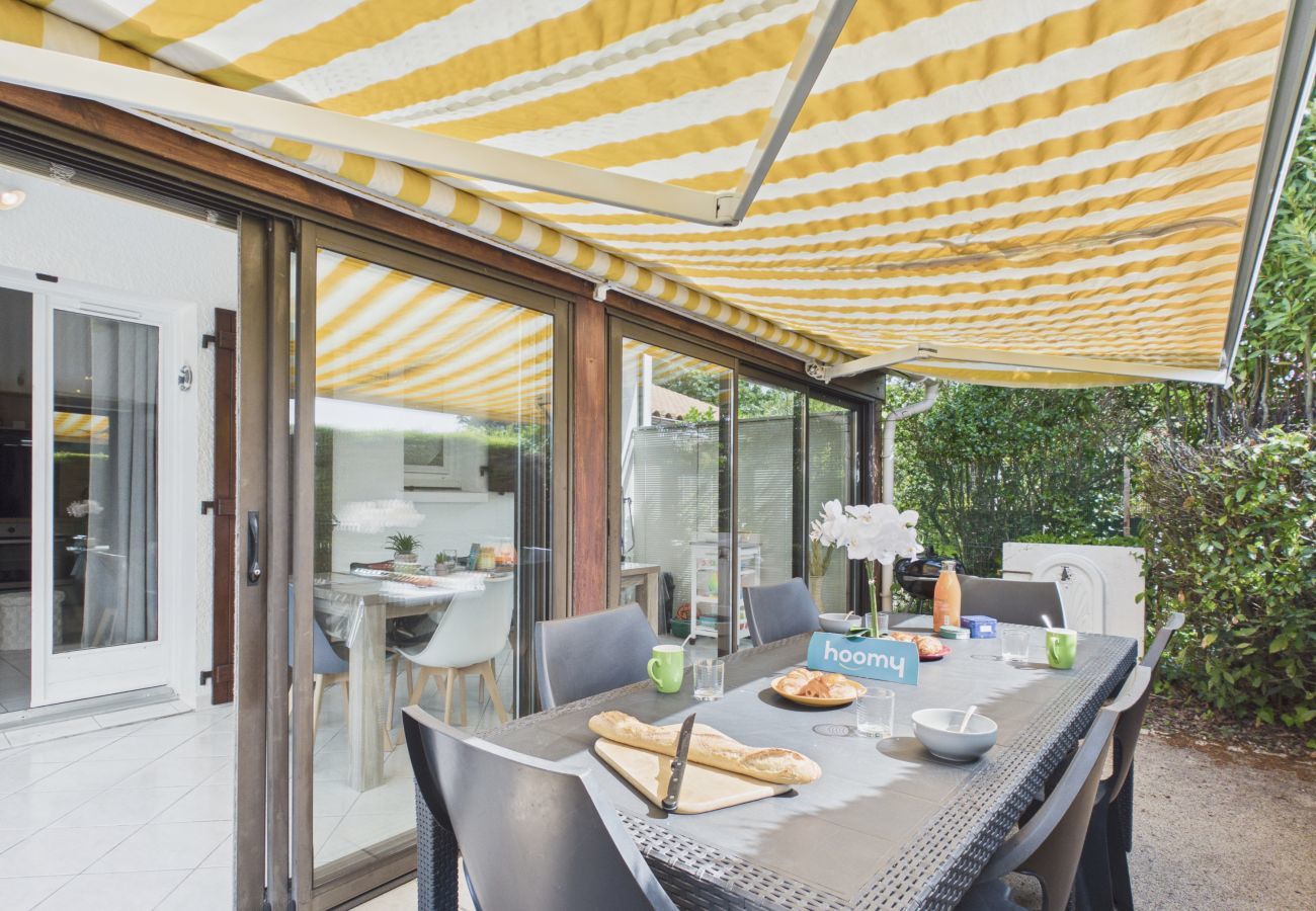 Ferienhaus in Saint-Vincent-sur-Jard - 950 m vom Meer entfernt, Haus mit Garten und Pool