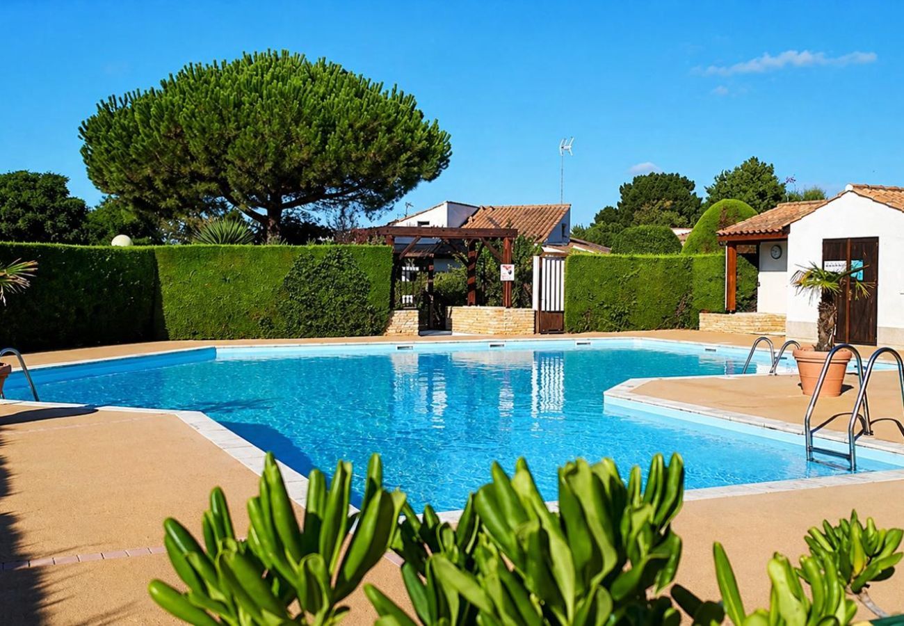 Ferienhaus in Saint-Vincent-sur-Jard - 950 m vom Meer entfernt, Haus mit Garten und Pool