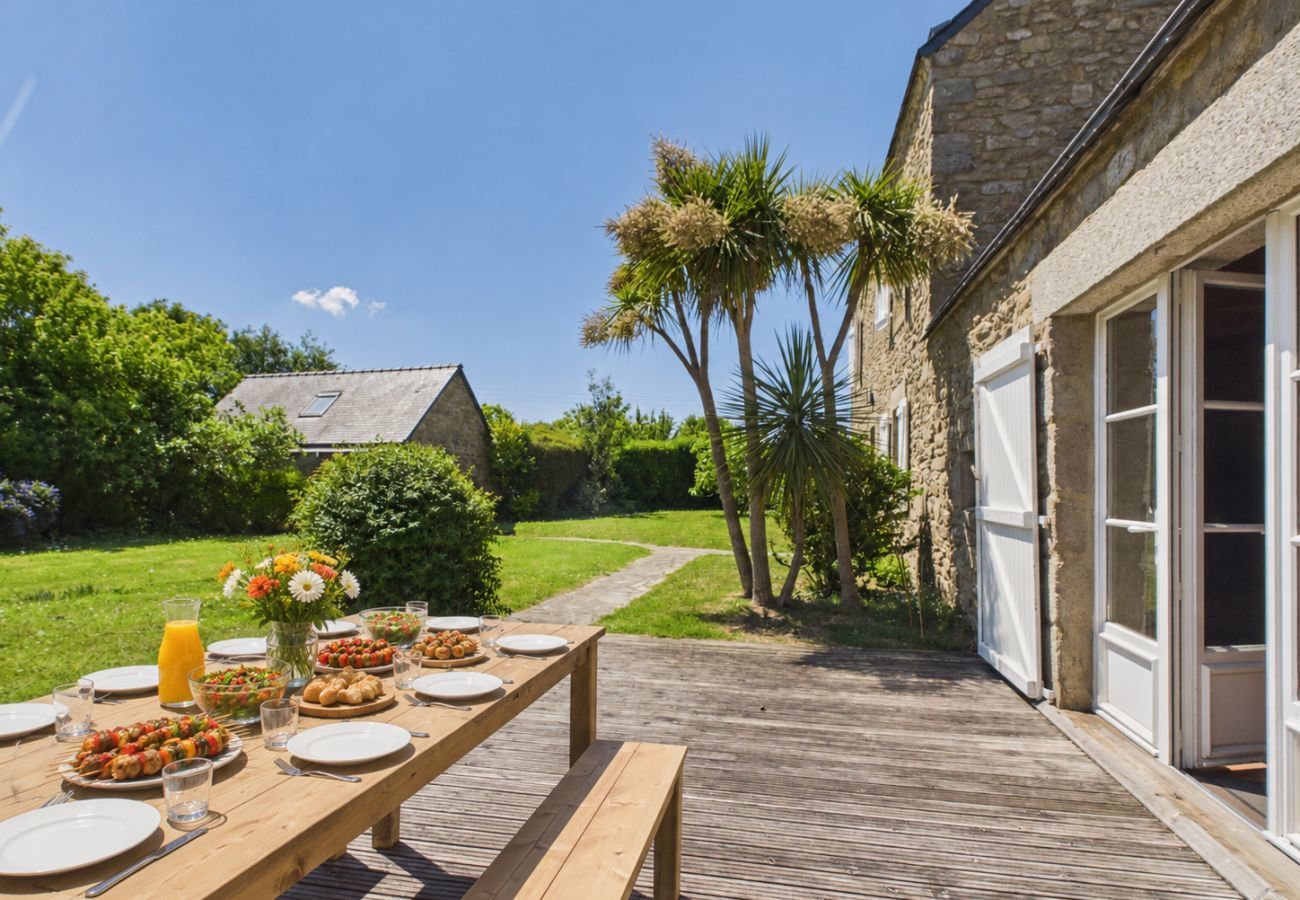 Ferienhaus in Landéda - Ferienhaus für 11 mit Garten, Terrasse und Grill 