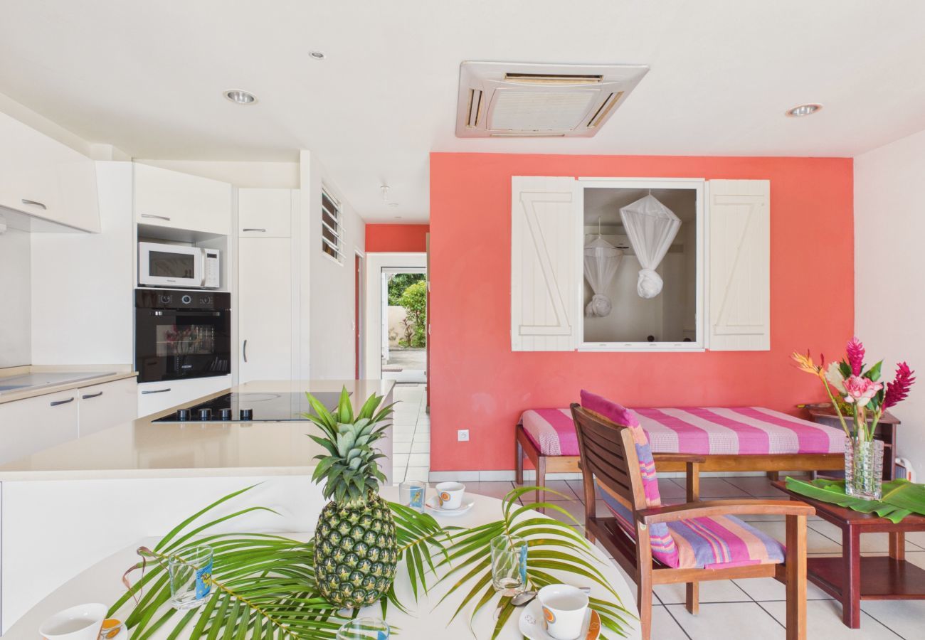 Ferienhaus in Les Anses-d´Arlet - 100 m vom Meer – Haus für 3 Personen mit Grill