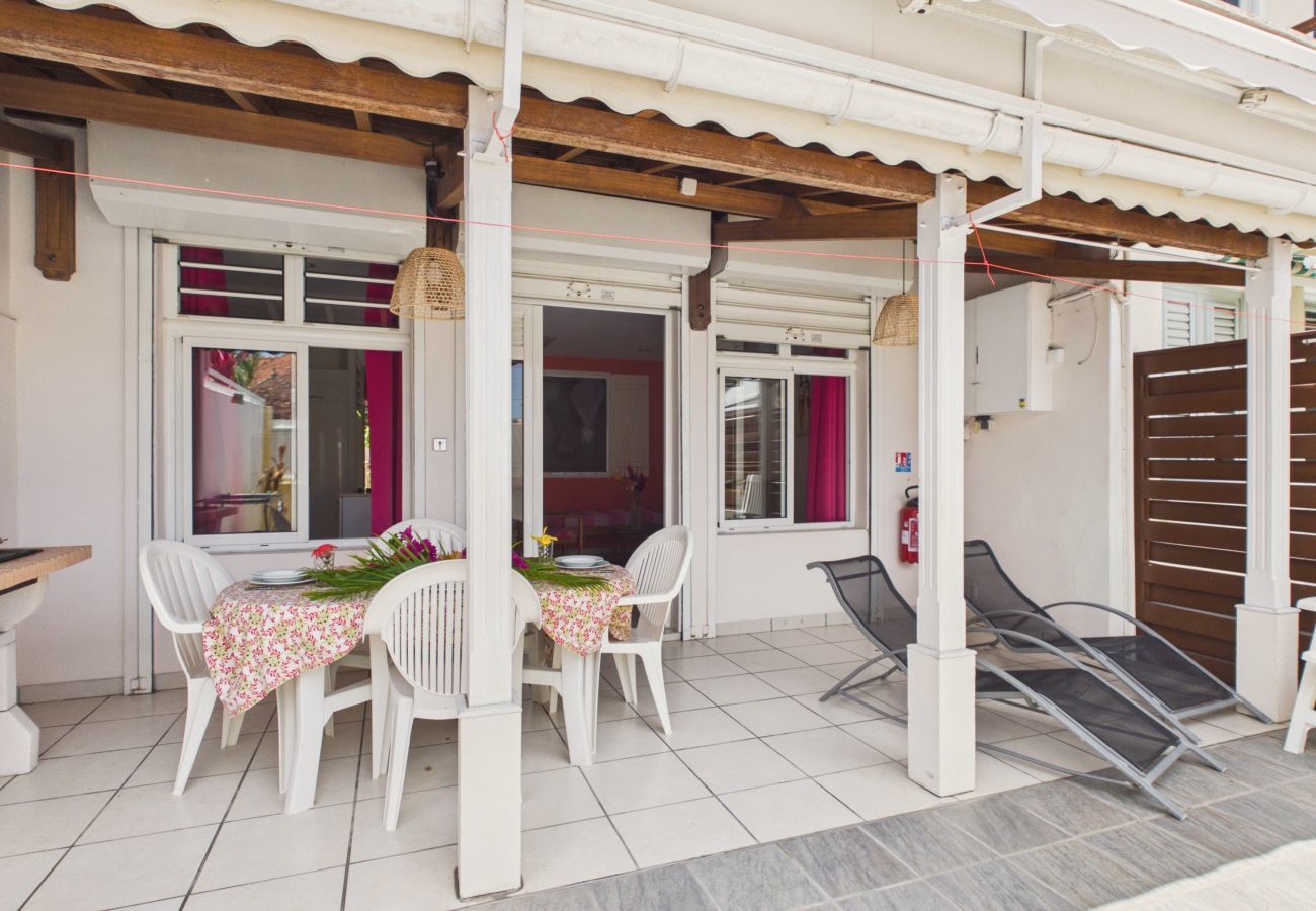 Ferienhaus in Les Anses-d´Arlet - 100 m vom Meer – Haus für 3 Personen mit Grill
